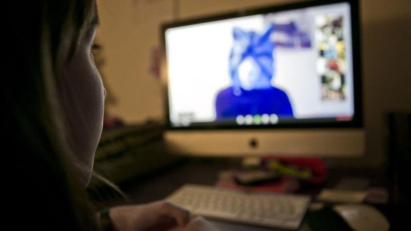 Un finlandés sospechoso de agresión sexual contra más de 200 menores.