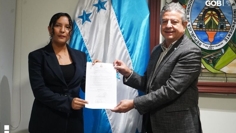 Juramentan a Carmen Espinoza como nueva directora del INAMI