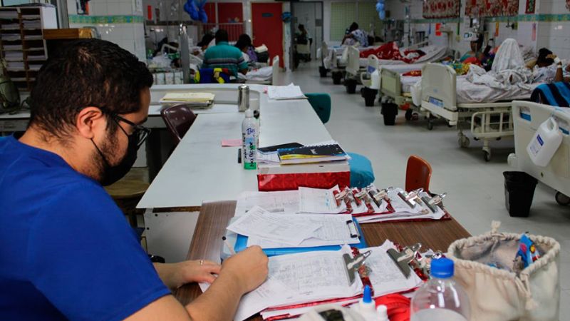 Suspenden vacaciones programadas al personal sanitario por emergencia del dengue
