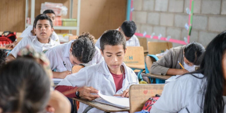 2024: Más de 73,000 estudiantes repiten el grado académico en Honduras