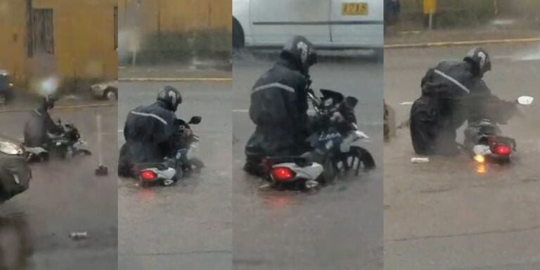 Motociclista se queda atascado en perforación frente al Hospital San Felipe