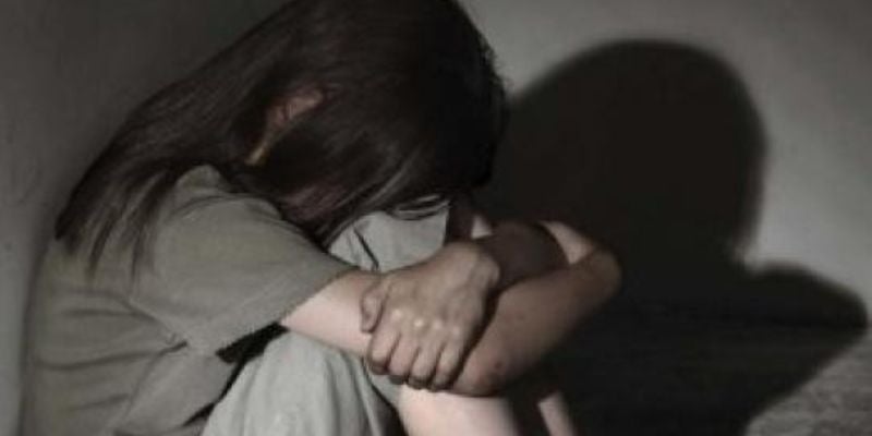 Por violar a una alumna de 14 año capturan a una maestra en la capital