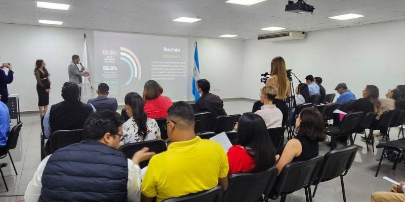 Periodistas hondureños con debilidades en competencias digitales avanzadas