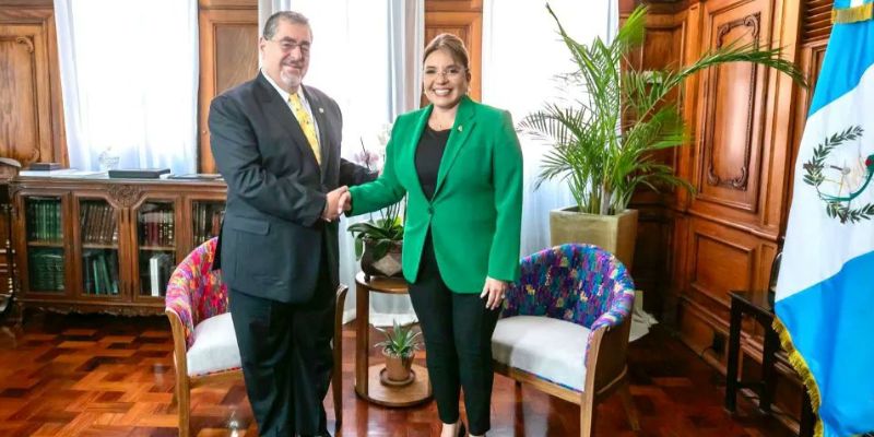 Presidente Arévalo visitará Honduras tras reunión con la mandataria Castro