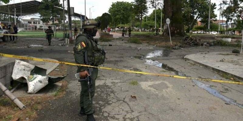 Tres muertos, entre ellos un policía, deja explosión de cochebomba en Colombia