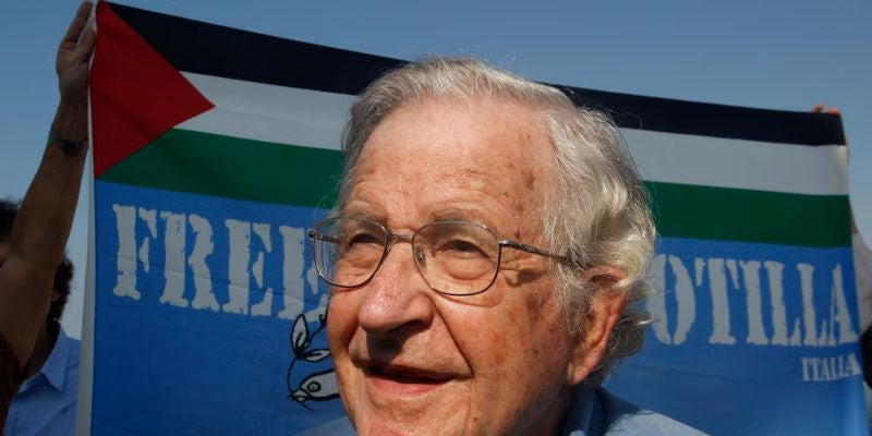 Noam Chomsky sale de hospital en Brasil y seguirá “tratamiento” en su casa