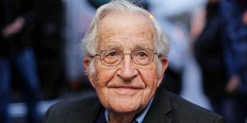 Noam Chomsky sale de hospital en Brasil y seguirá “tratamiento” en su casa