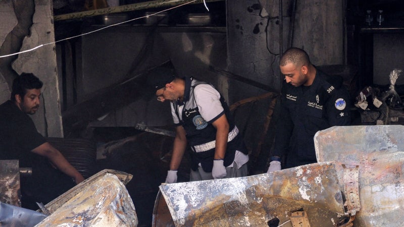 Al menos 49 muertos por un incendio en un edificio de Kuwait
