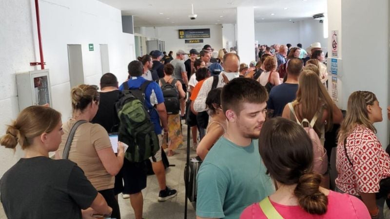 Aeropuerto de Roatán insuficiente