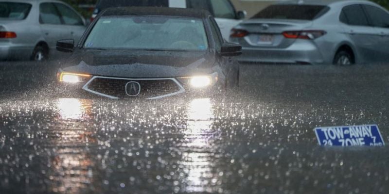 Florida declara en emergencia 5 condados sureños por inundaciones