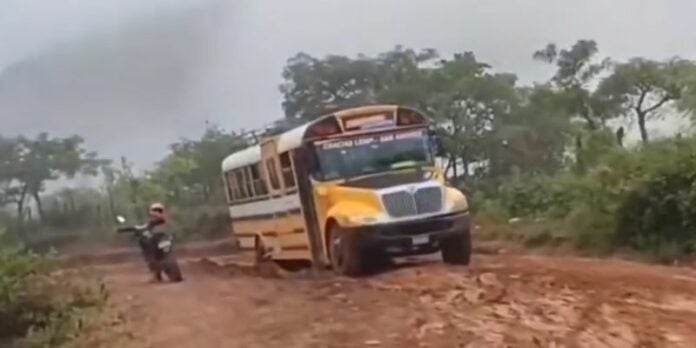 Destruidas por las lluvias se encuentran calles de Lempira