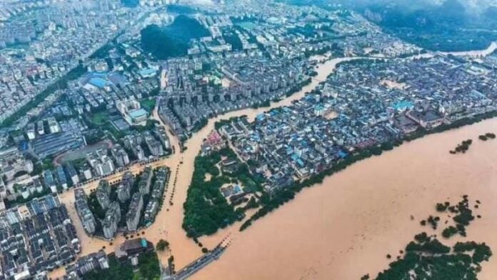 China alerta por tormentas