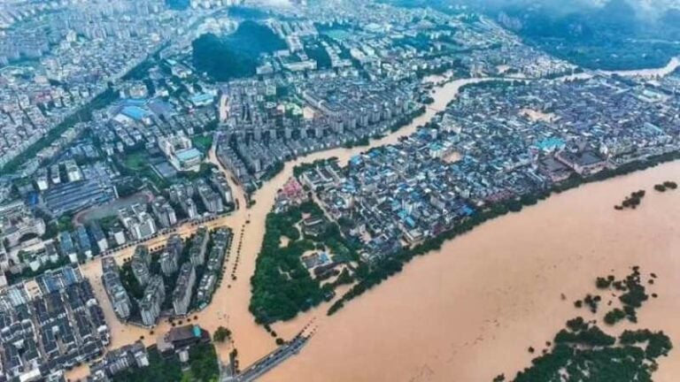 China alerta por tormentas