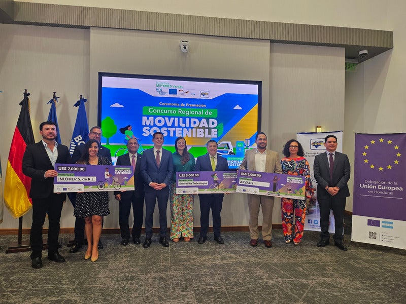 Premian a empresas hondureñas que promueven la movilidad sostenible