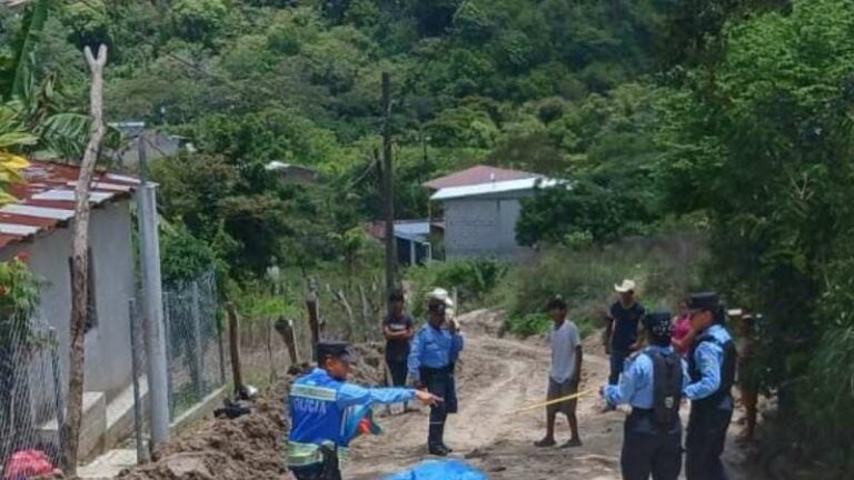 Mujer muere arrollada por maquinaria que reparaba calle en Lempira