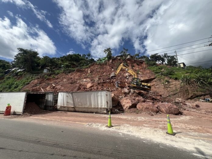 despejar la salida a oriente deslizamiento