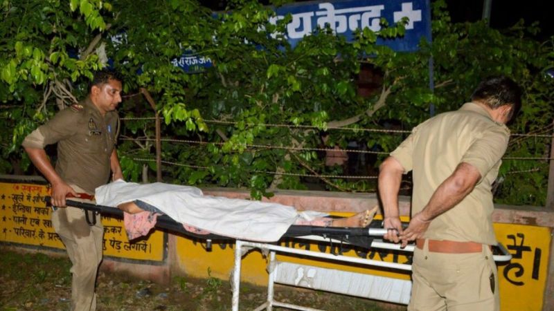 Casi 100 muertos en estampida en ceremonia religiosa en India