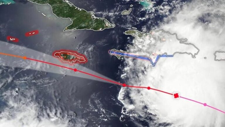 Huracán Beryl ya deja siete muertos y se desplaza a Jamaica