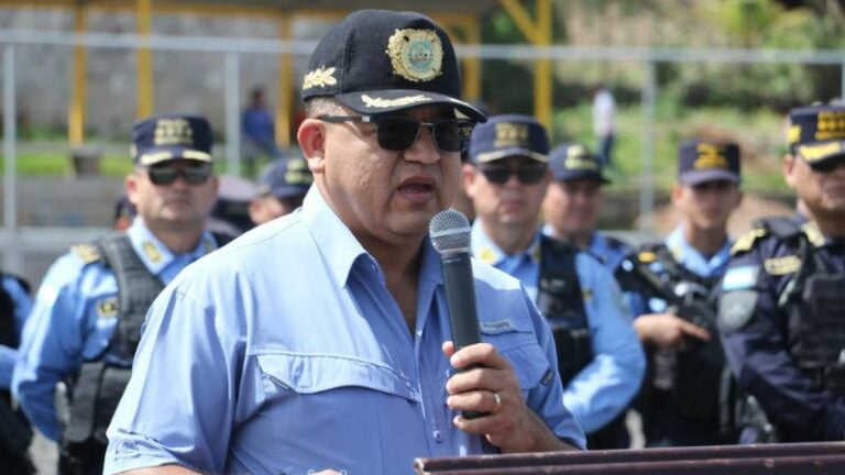 Ministro confirma participación de expolicías en desapariciones