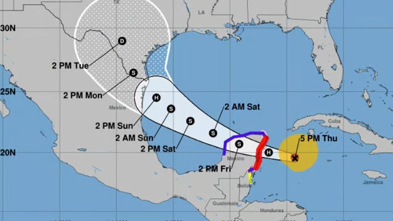 Beryl se debilita a categoría 2 en camino a México y EEUU