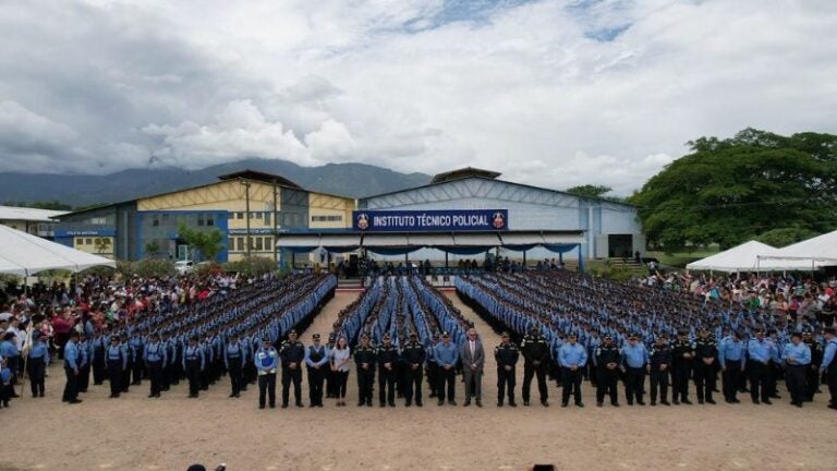 Nuevos policías servicio seguridad