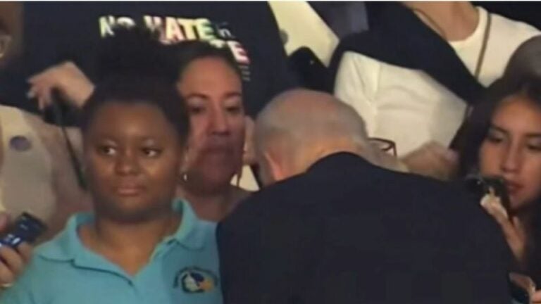 VIDEO: Acusan a Biden de ignorar a una joven afroamericana en un evento