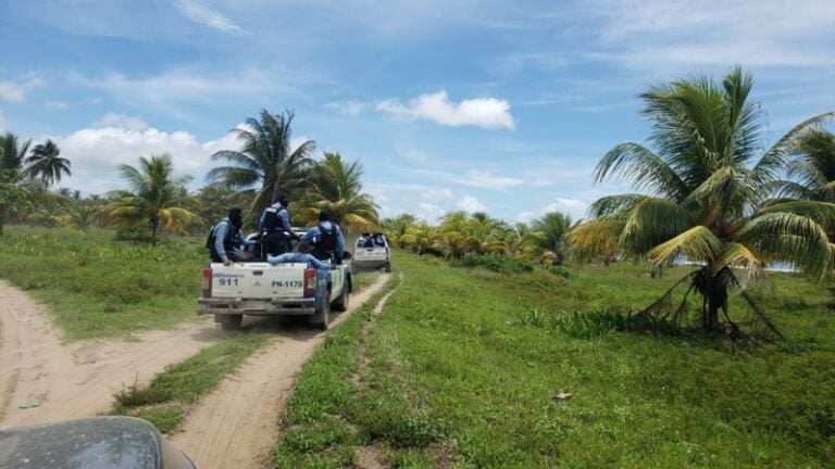 En busca de 14 desaparecidos despliegan 300 policías en Las Marías, Tela