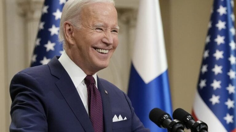 La Casa Blanca niega que Biden tenga párkinson