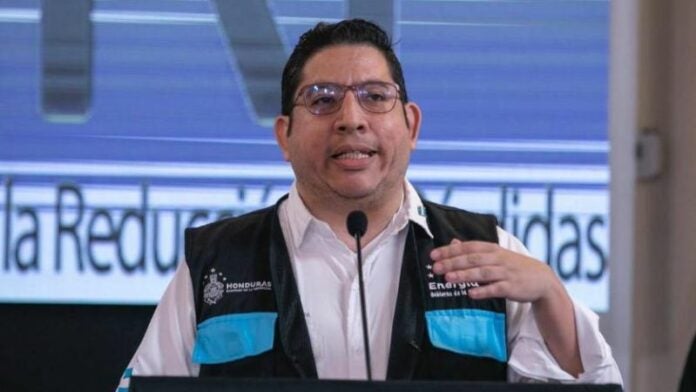 Wilfredo Flores, miembro de la CREE.