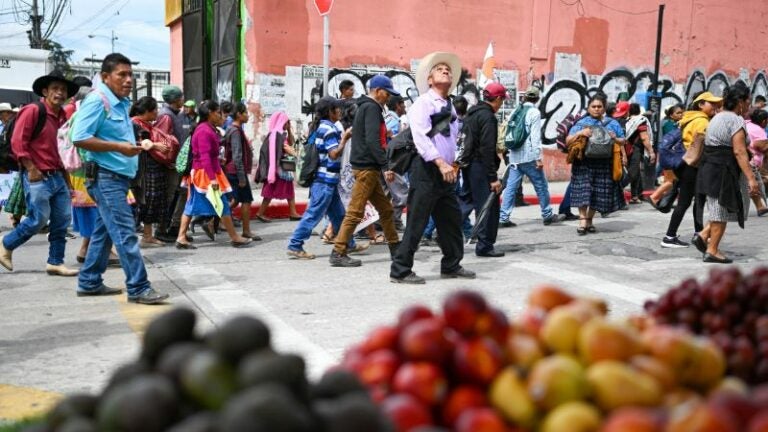 Campesinos de Guatemala protestan contra la polémica fiscal general y el alto costo de vida