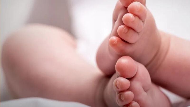 Mujer halla dos fetos en el armario de su hija de 24 años