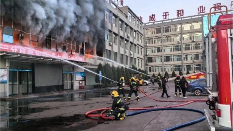 Seis muertos en un incendio ya extinguido en centro comercial de China