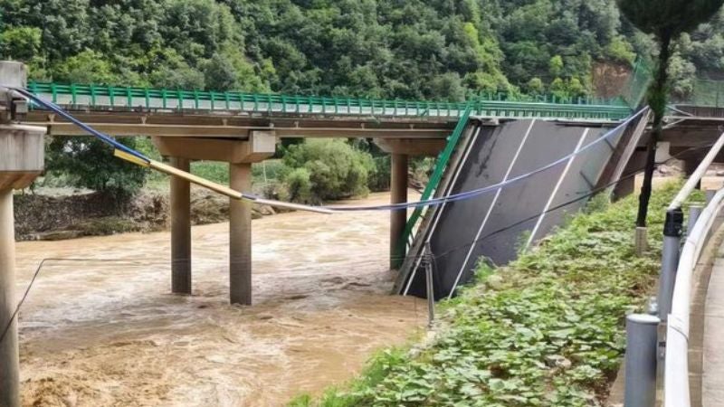 Hundimiento de un puente en China