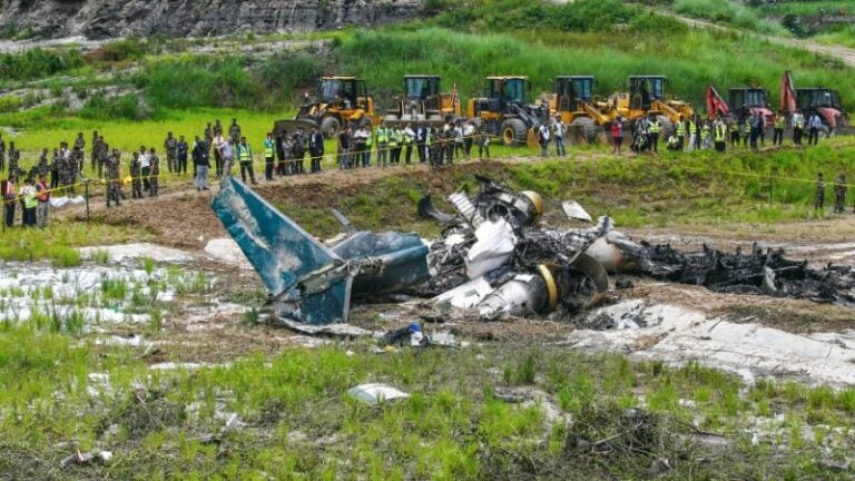 Avión se estrella en Nepal