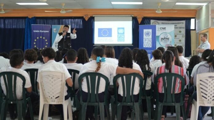 Unos 700 estudiantes reciben educación electoral en 3 departamentos