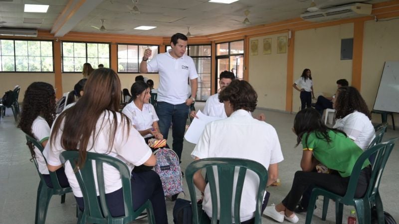 Unos 700 estudiantes reciben educación electoral en 3 departamentos
