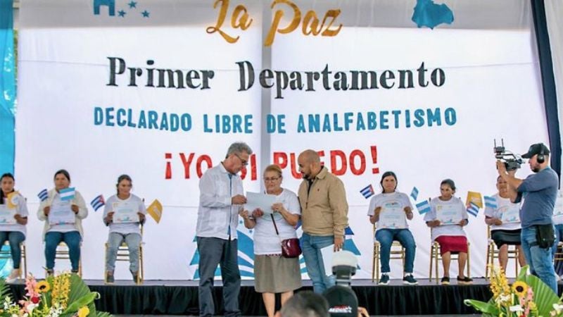 Declaran a La Paz el primer departamento libre de analfabetismo