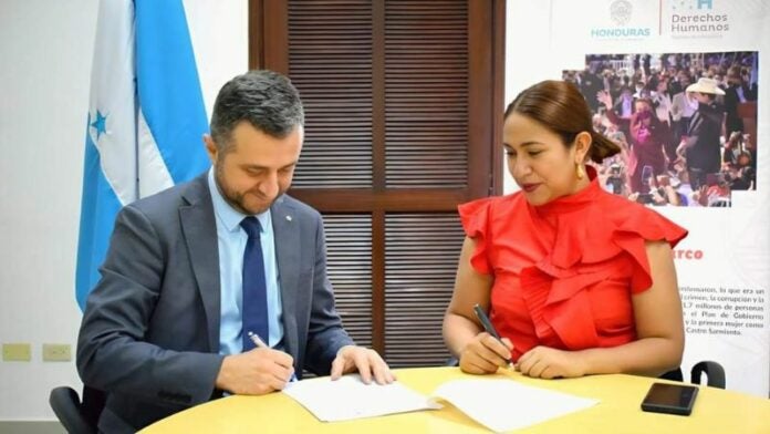 SEDH y CICR firman adenda para desplazados en Honduras