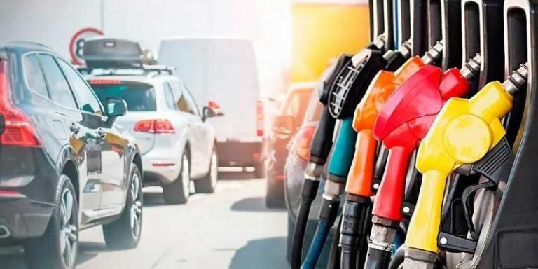 A punto de abandonar el país dos transnacionales de combustible por falta de dólares