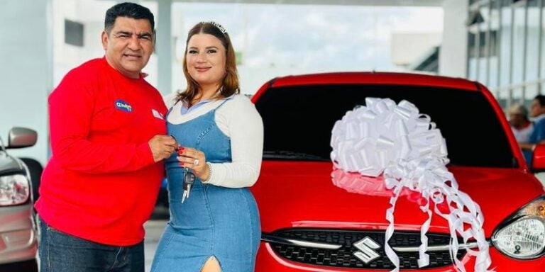 ¿Flechado? El «Halcón 01» le regala un vehículo nuevo a su esposa