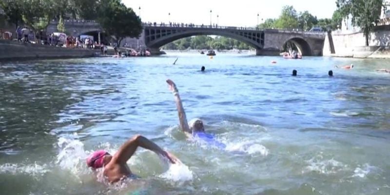 Triatleta canadiense vomitó 10 veces tras nadar en el Sena en JJ OO de París