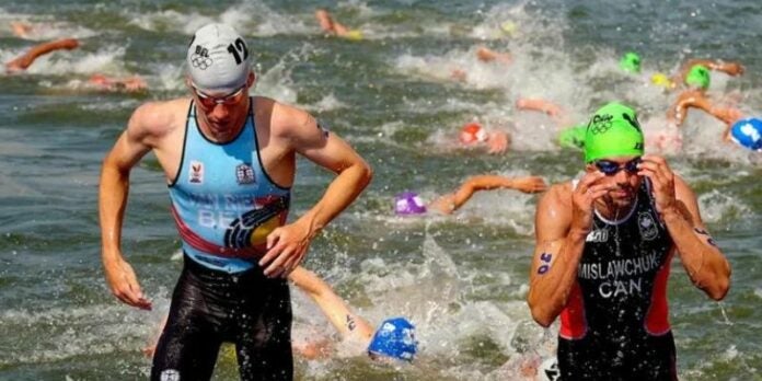 Triatleta canadiense vomitó 10 veces tras nadar en el Sena en JJ OO de París