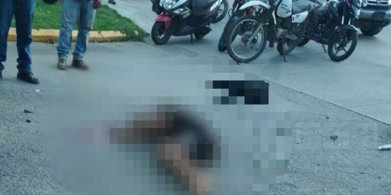 Accidente vial deja una persona muerta y otra herida en Roatán