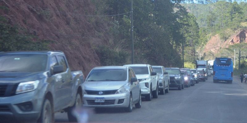 Vecinos del oriente exigen soluciones tras más de un año por caos vehicular