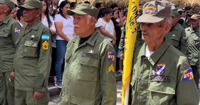 Veteranos de guerra hondureños desfilan en Lempira