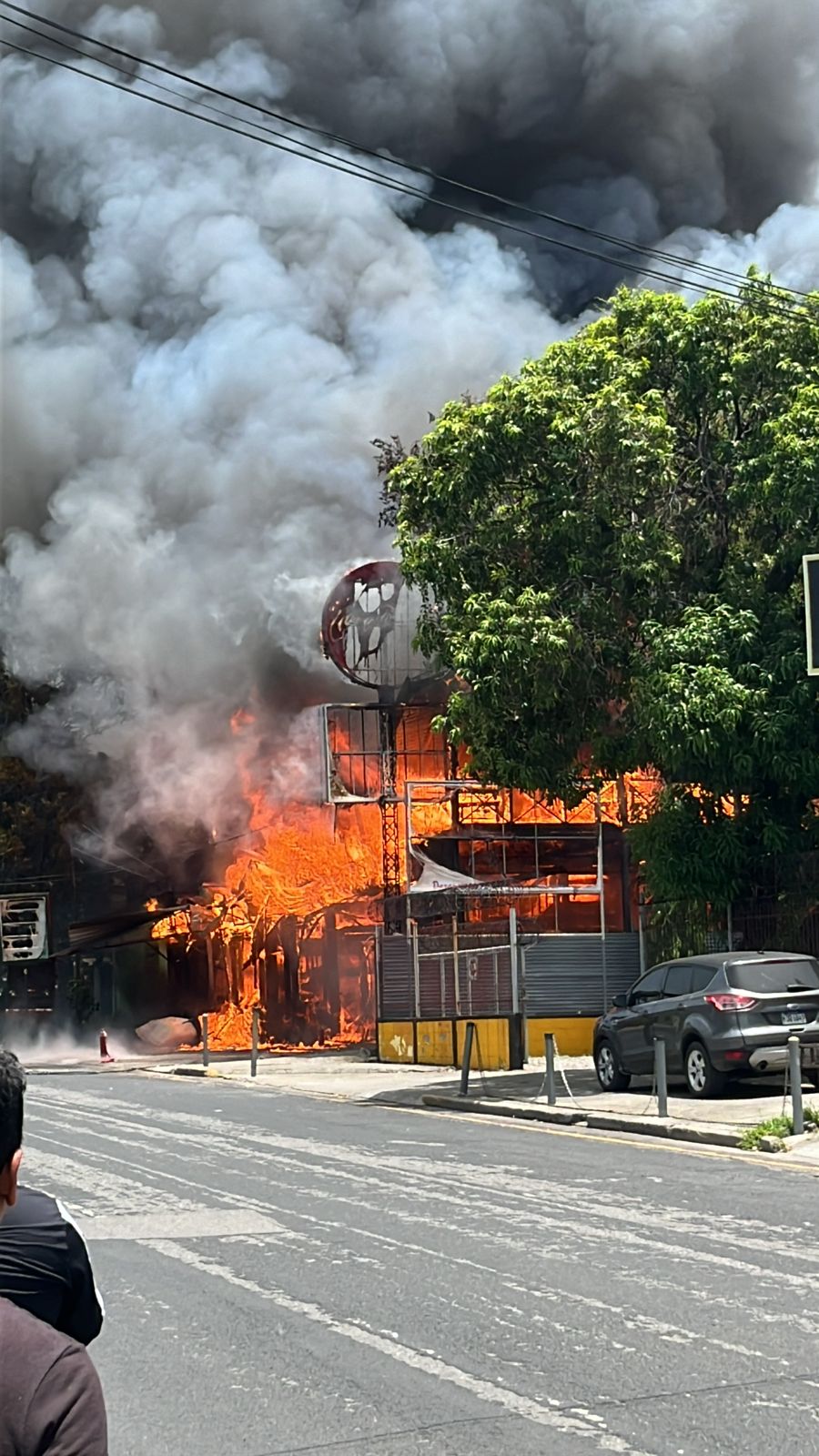 Infernal incendio restaurante San Pedro Sula