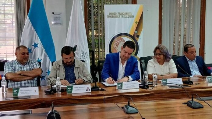 UPL y AMHON firman convenio