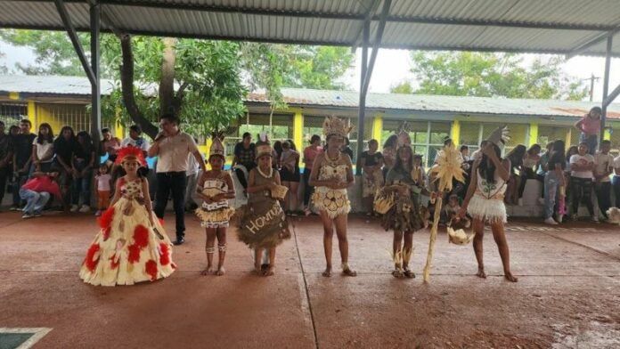 Estudiantes celebran el Día del Indio Lempira