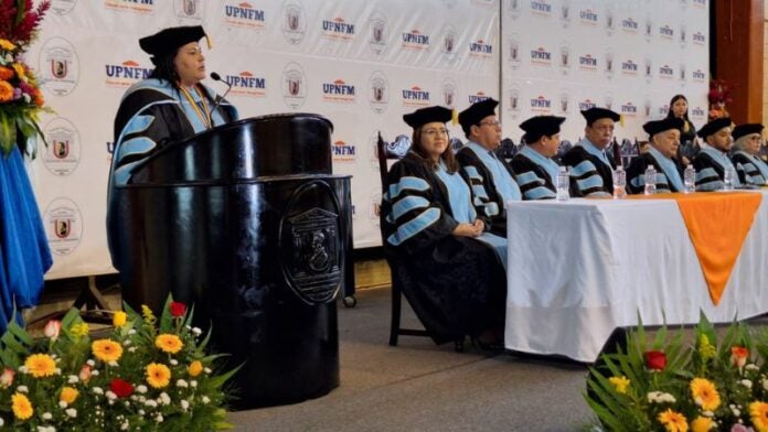 UPNFM gradua a 398 profesionales