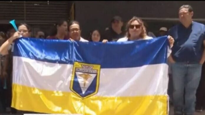 Odontólogos protestan frente a SEFIN